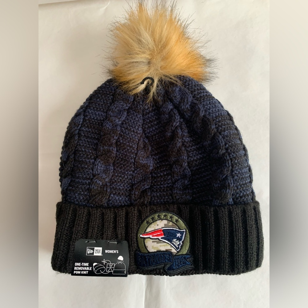 NWT Women’s New Era Patriots knit hat with